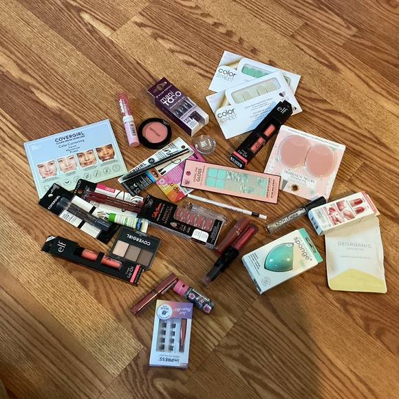 Large Lot of 29 pc Beauty Bundle ~ Nails, Skin & Make Up - Picture 1 of 7